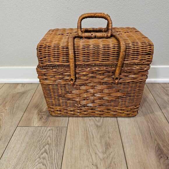 Handbags - Vintage Wicker Picnic Basket